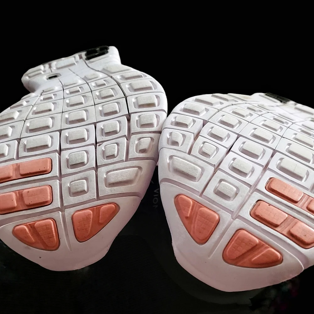 Nike free Pink and Peach Womens running shoes. Size 10 US. - Picture 10 of 11